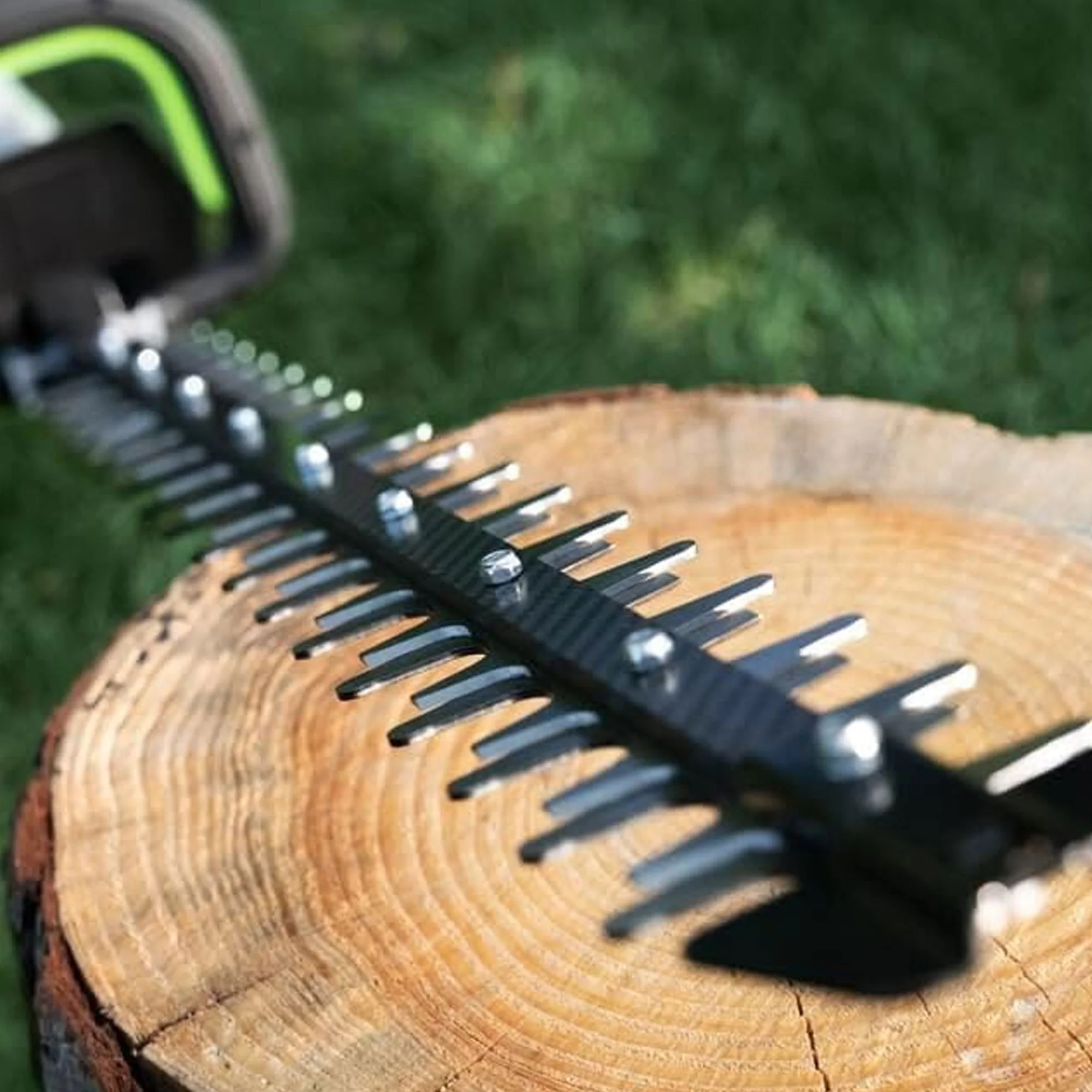 EGO Power+ 26" Electric Hedge Cordless Trimmer (HT2601) With 2.5Ah Battery And Standard Charger - Image 6