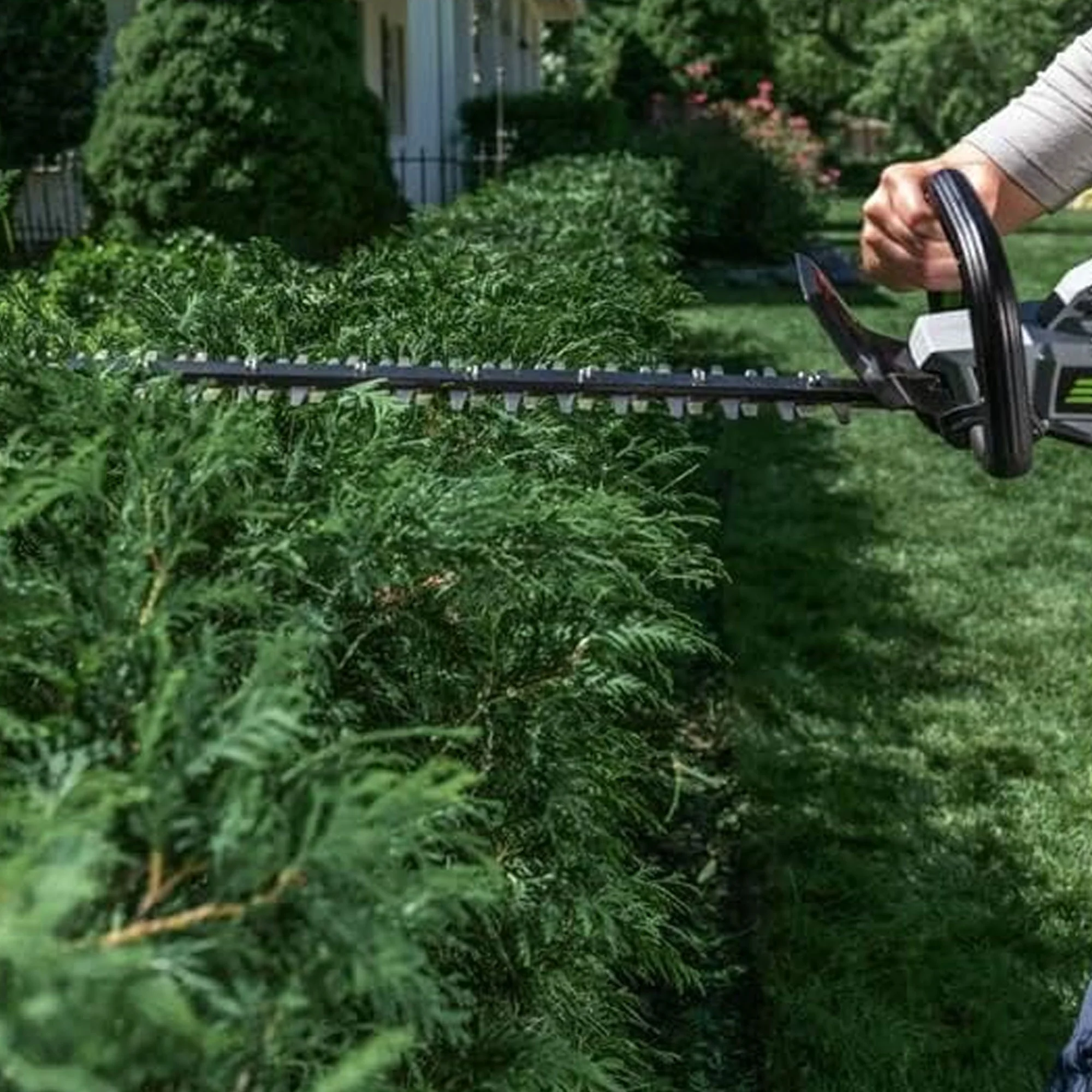 EGO Power+ 26" Electric Hedge Cordless Trimmer (HT2601) With 2.5Ah Battery And Standard Charger - Image 7