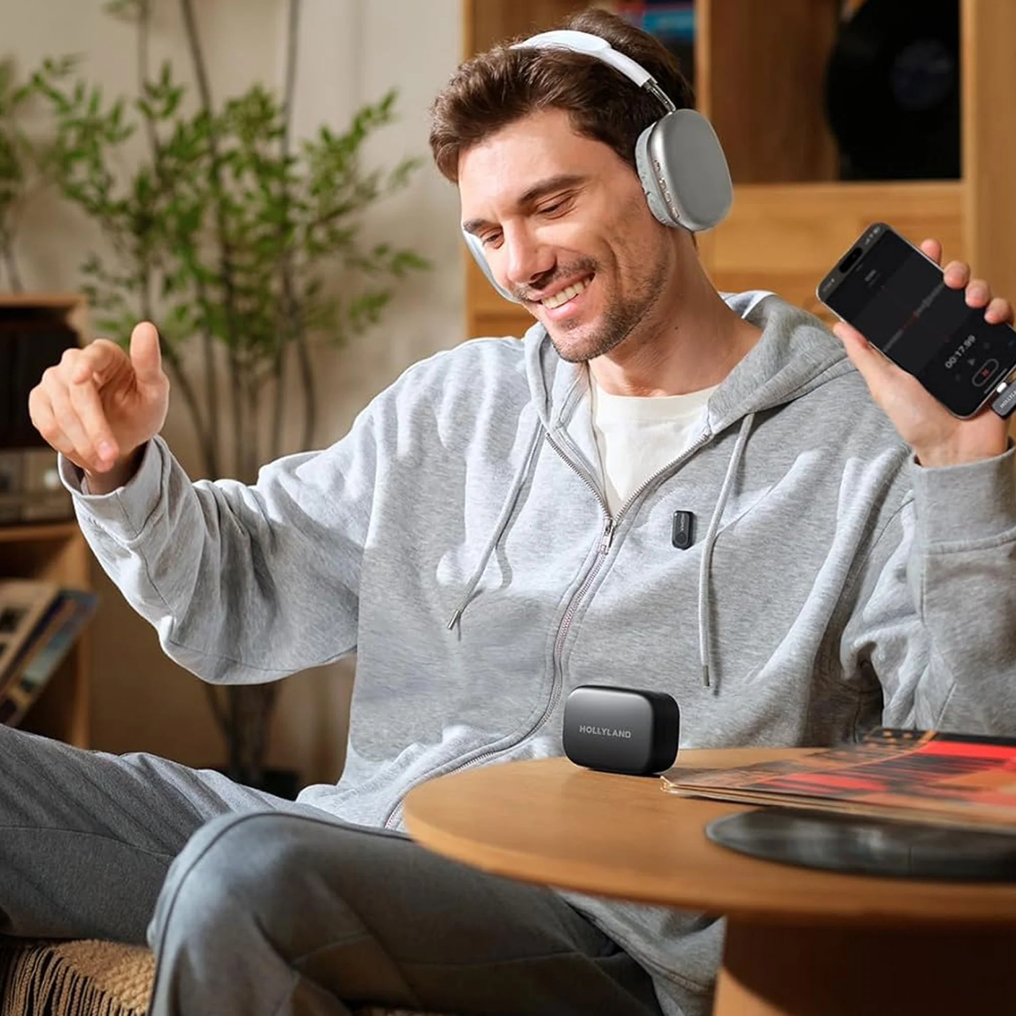 Hollyland LARK A1 Combo 2-Person Wireless Microphone System for Mobile Devices (Space Gray) with Content Creation Bundle - Image 5