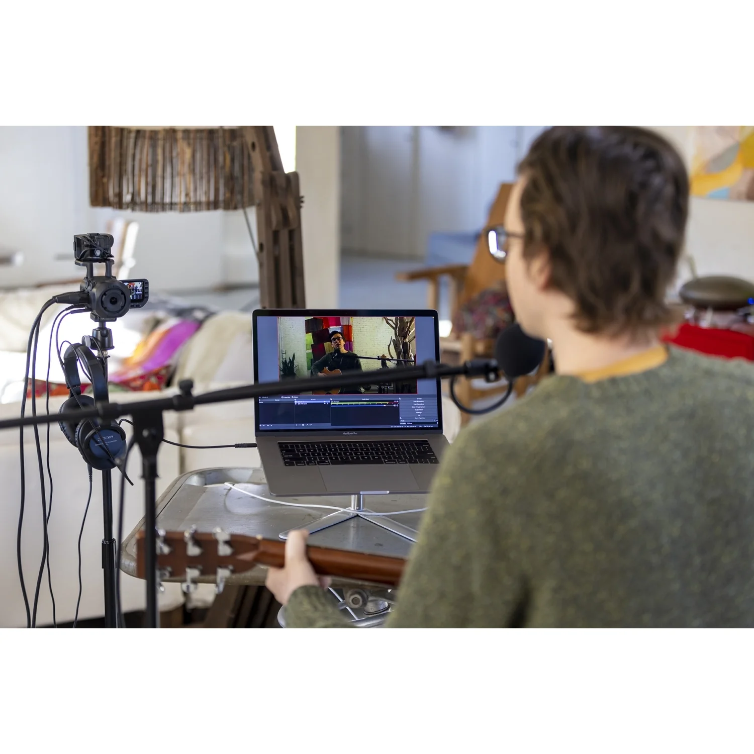Zoom Q8n-4K Handy Video Recorder 4K Video + Professional 4 Track Audio Complete Recording Kit - Image 6