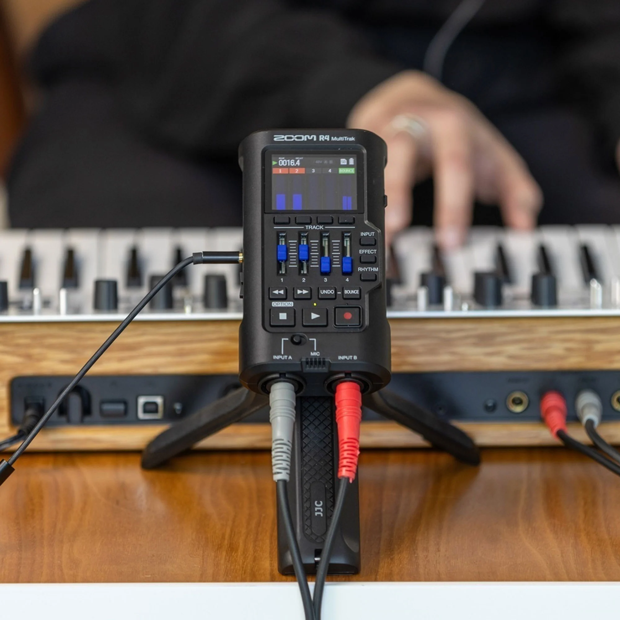Zoom R4 MultiTrak 32-Bit Float Recorder with SanDisk 128GB Ultra UHS-I microSDXC Memory Card and Pistol Grip Tabletop Tripod - Image 8